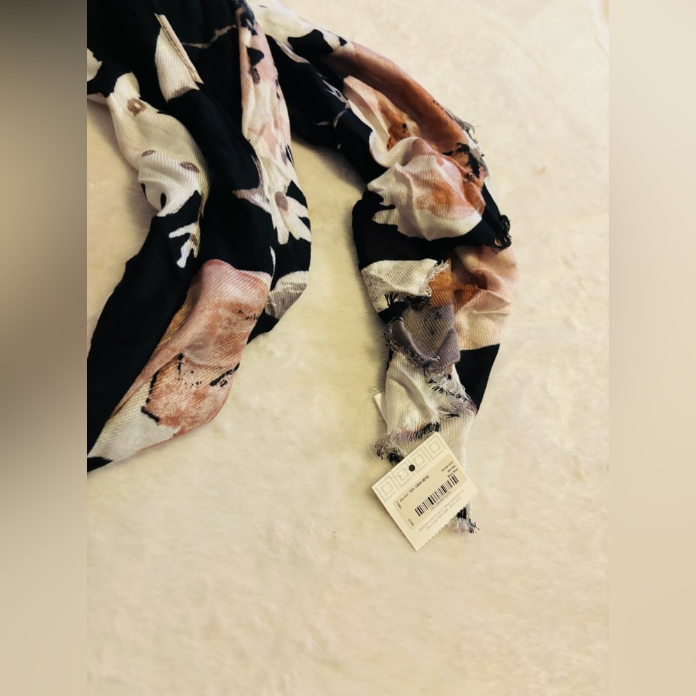Liz Claiborne Rayon Floral Black and Pink Scarf. 27”x72” NWT - Picture 5 of 5